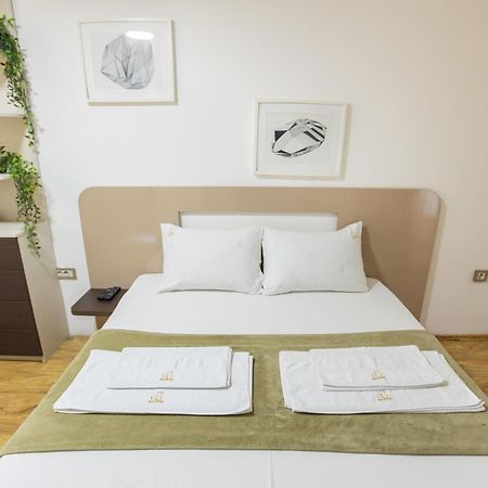 4 Rooms Apartments Ниш Екстер'єр фото