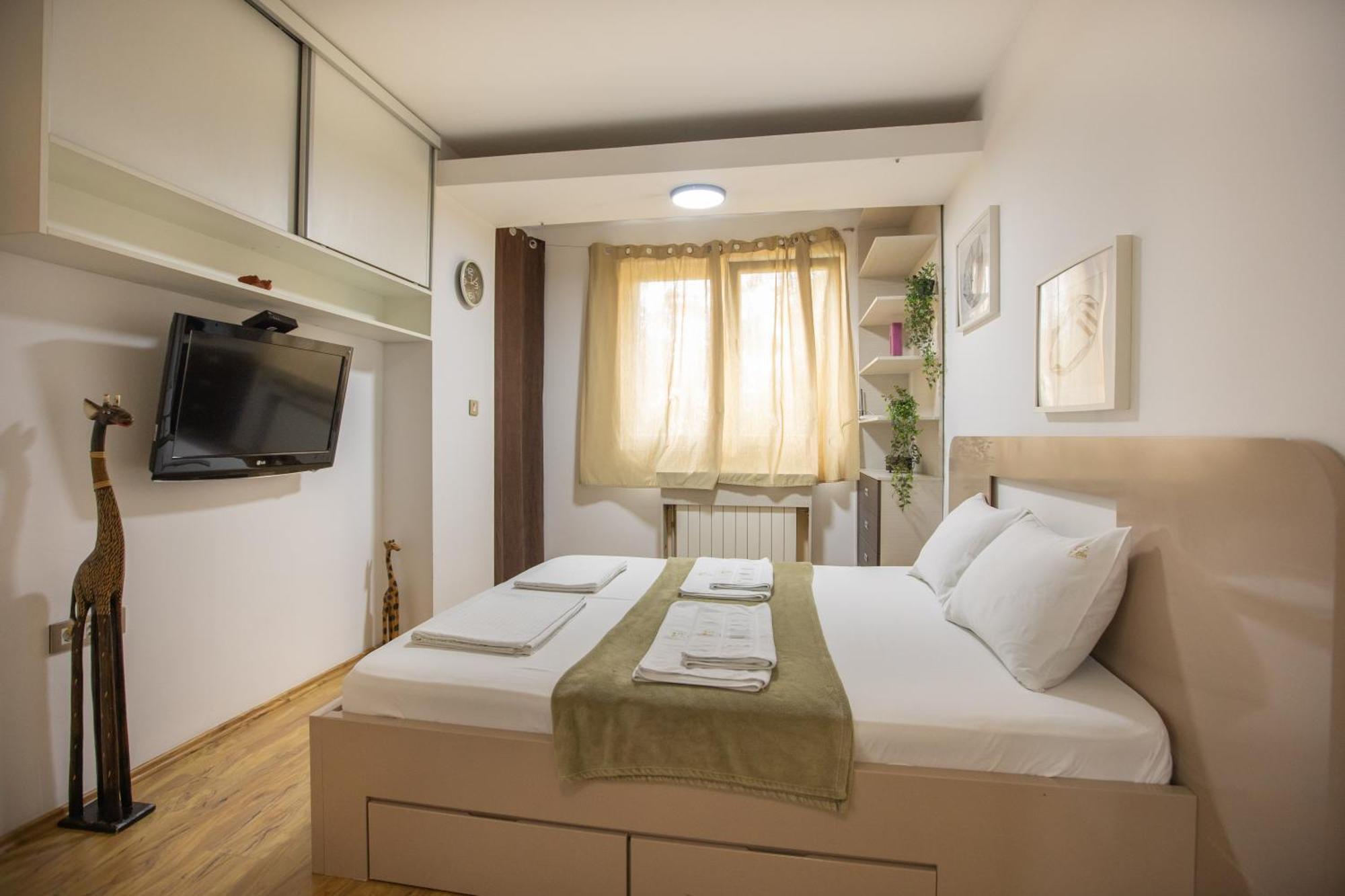 4 Rooms Apartments Ниш Екстер'єр фото