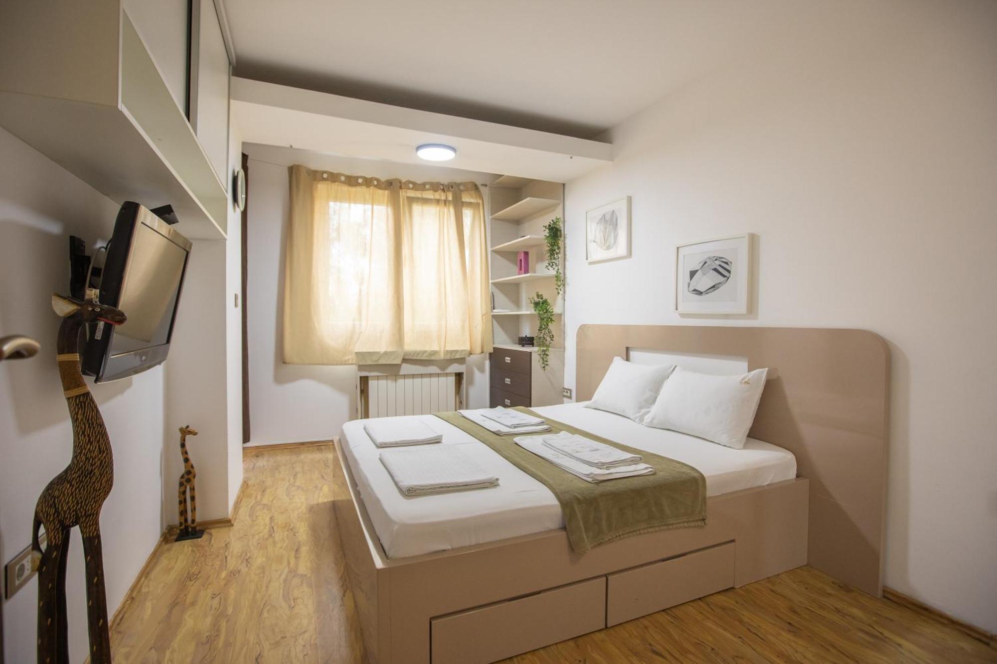 4 Rooms Apartments Ниш Екстер'єр фото