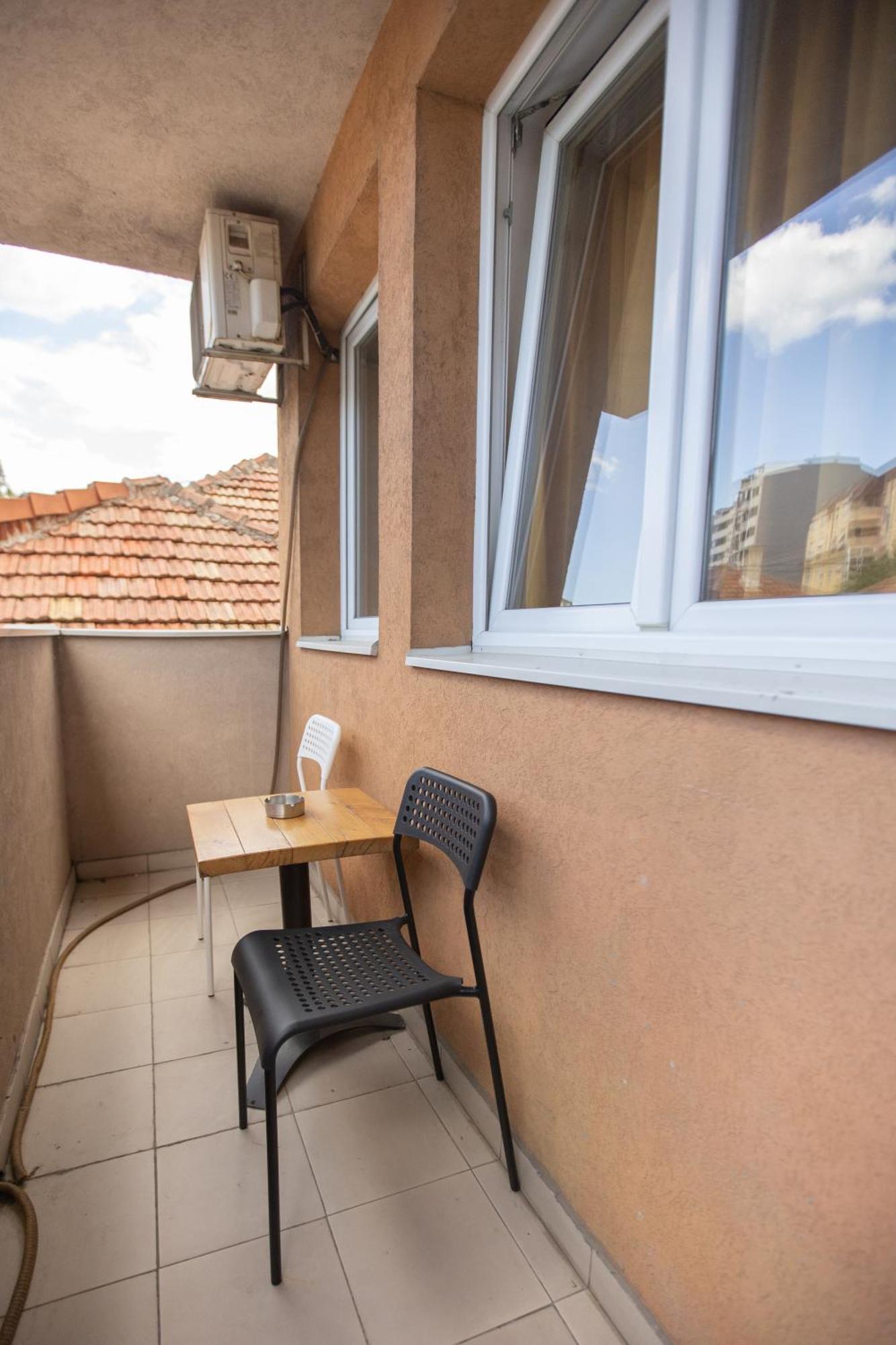 4 Rooms Apartments Ниш Екстер'єр фото