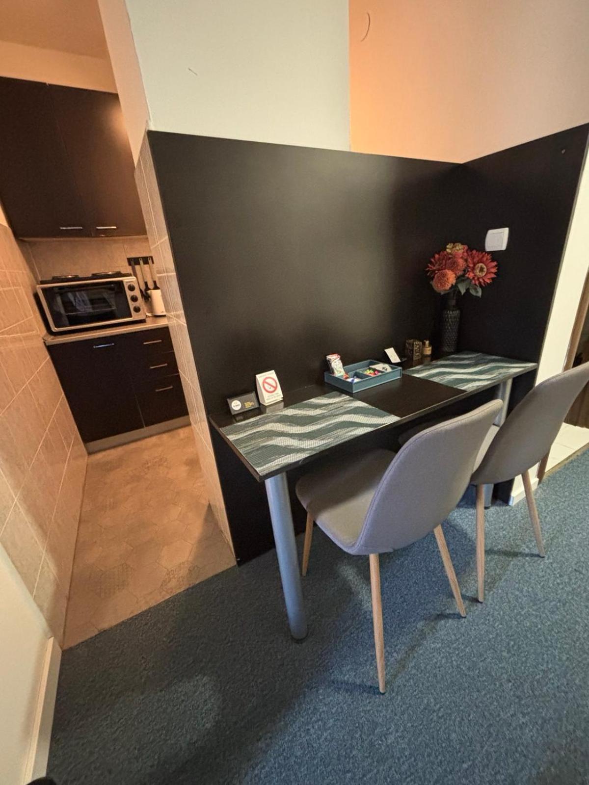 4 Rooms Apartments Ниш Екстер'єр фото