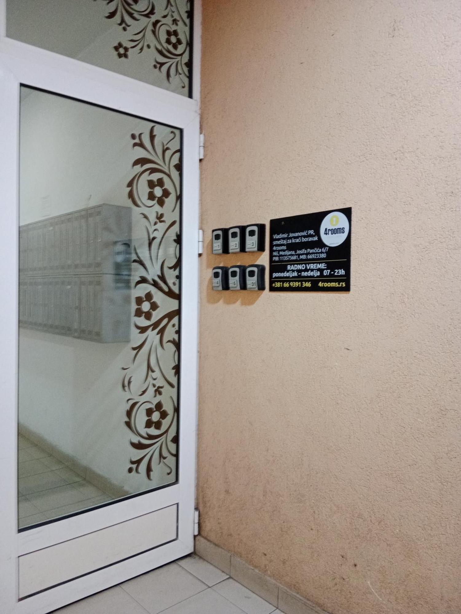 4 Rooms Apartments Ниш Екстер'єр фото